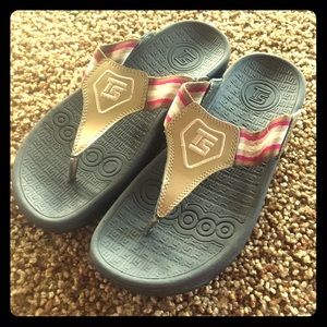 NEW Therashoe wedge flip flops size 8