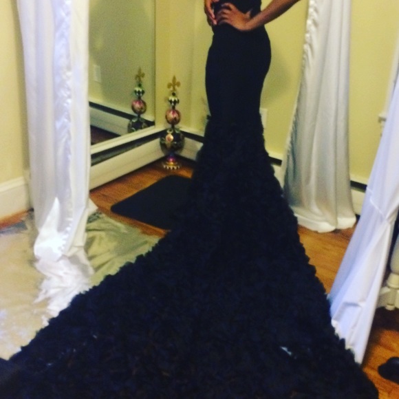 Custom Order Gowns by >>www.dressed365.com - Picture 1 of 3