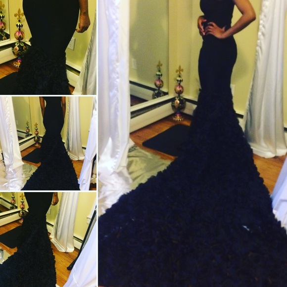 Custom Order Gowns by >>www.dressed365.com - Picture 2 of 3