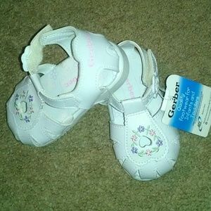 Rare Gerber infant girls Velcro White sandals