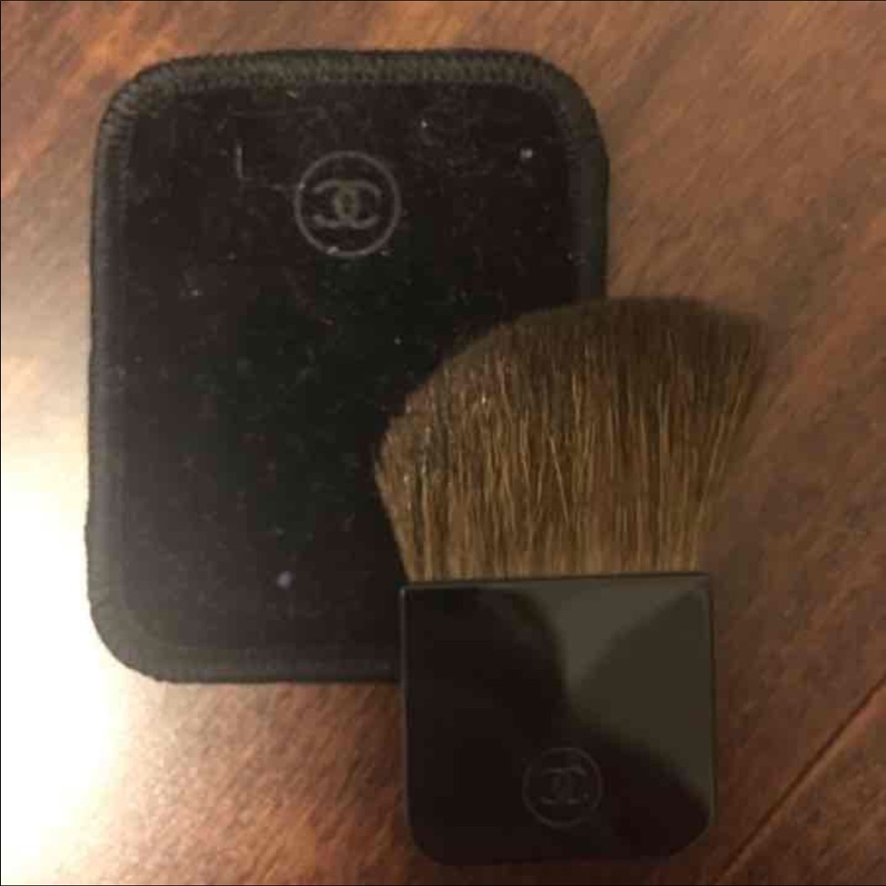 Chanel blush brush