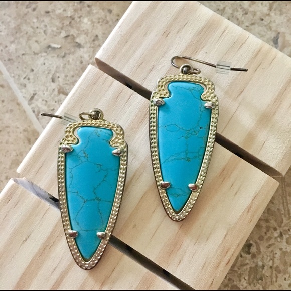 🌟Retired KENDRA SCOTT arrow earrings🌟 - Picture 2 of 2