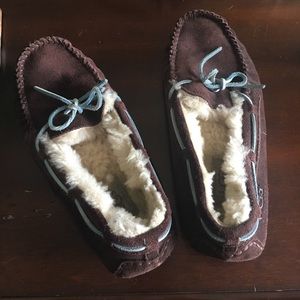 Brown Ugg Slipper- Dakota Strip