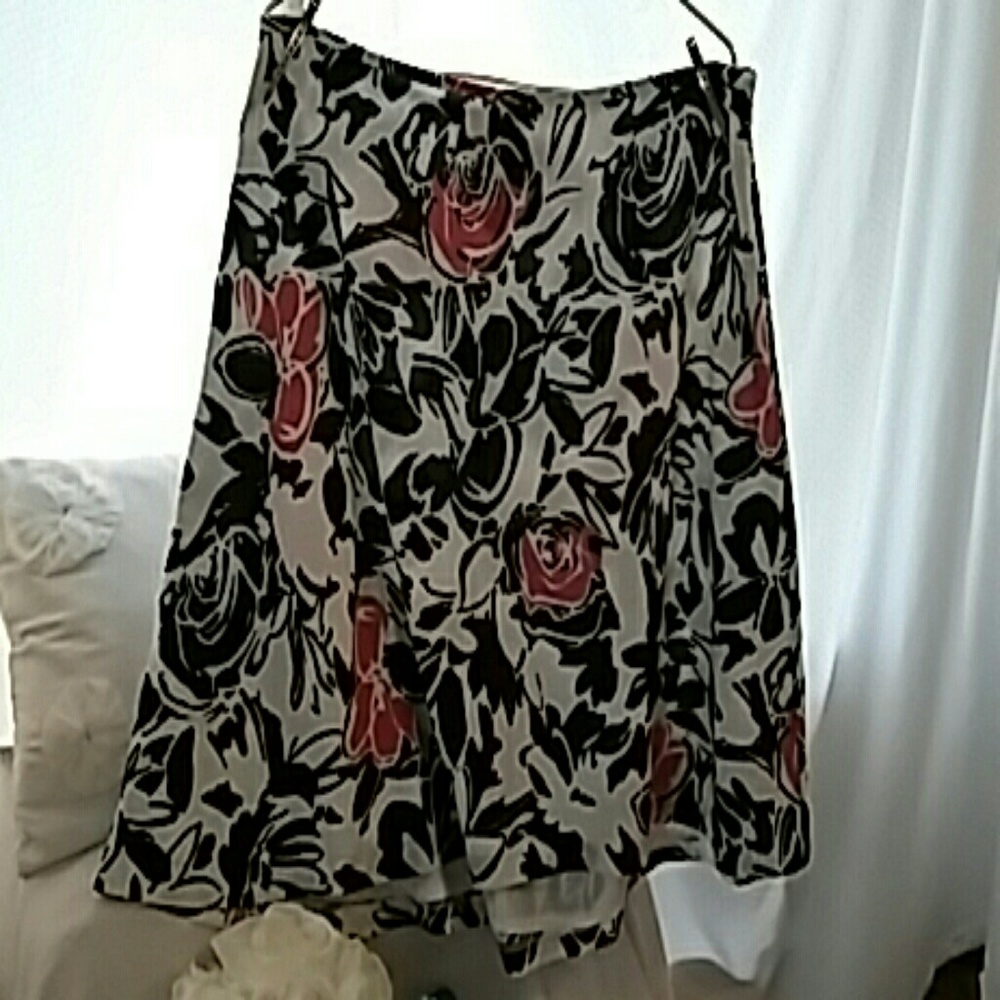 Ladies skirt