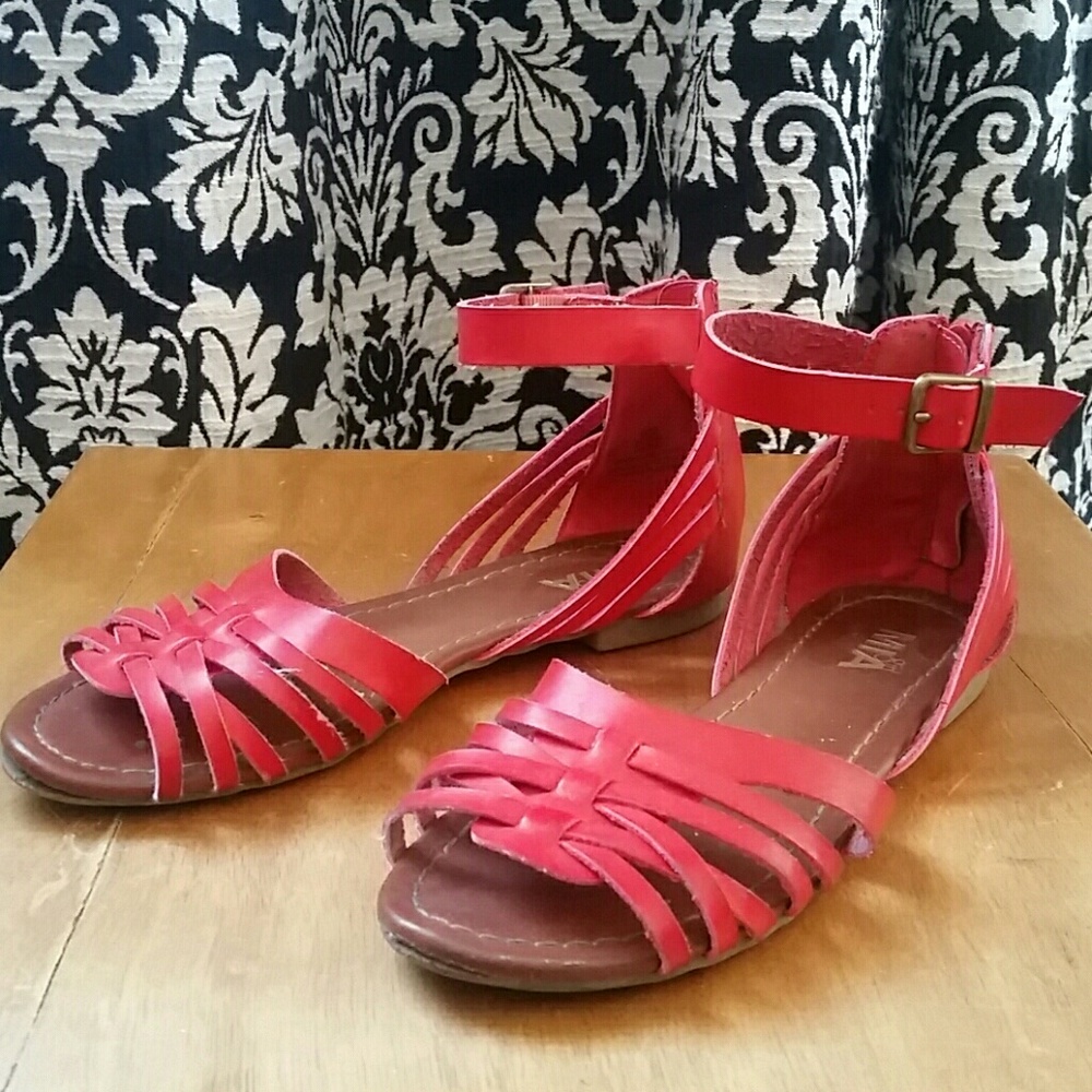 Great condition red zip strappy sandal