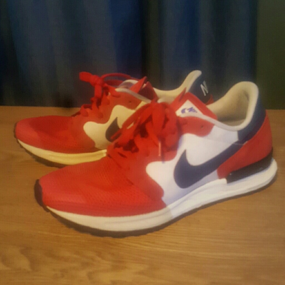 nike air berwuda running shoes size 10