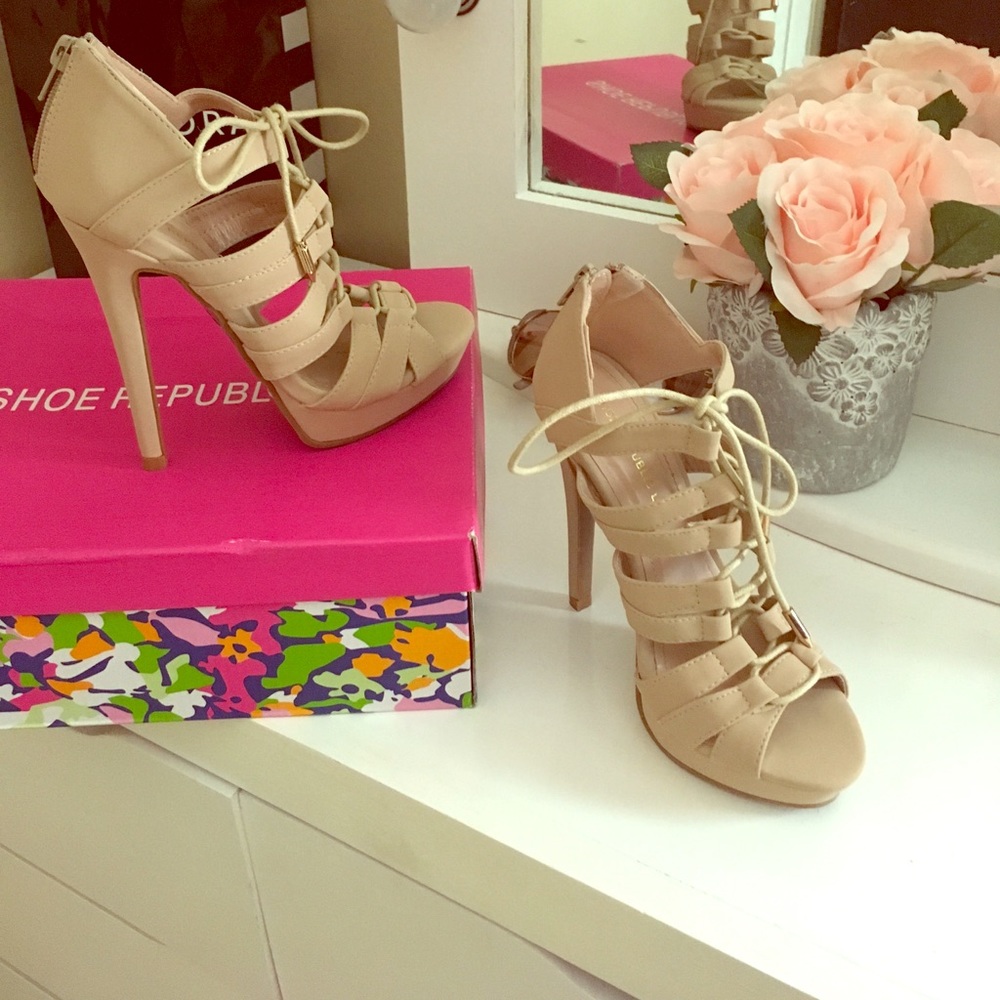 Beautiful nude heels 👠 ❤️