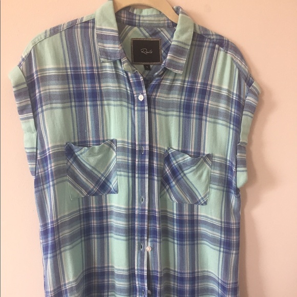 Short sleeved feminine button down - S - Picture 2 of 5