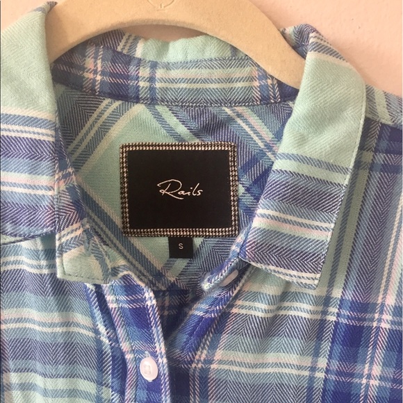 Short sleeved feminine button down - S - Picture 3 of 5