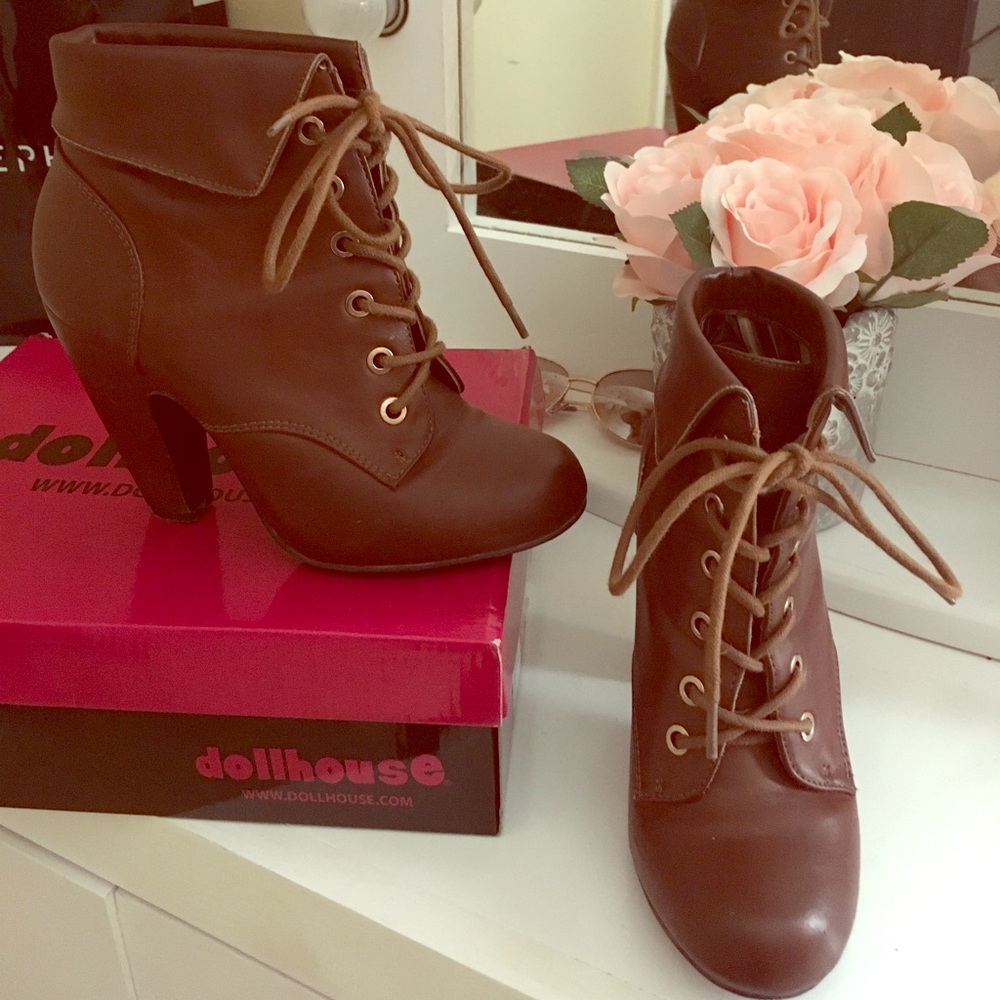 Confortable boots perfect with spring dresses 💖