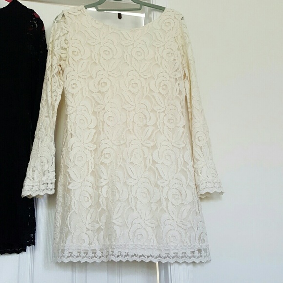 Set of 2 Lace Dresses - Picture 2 of 4