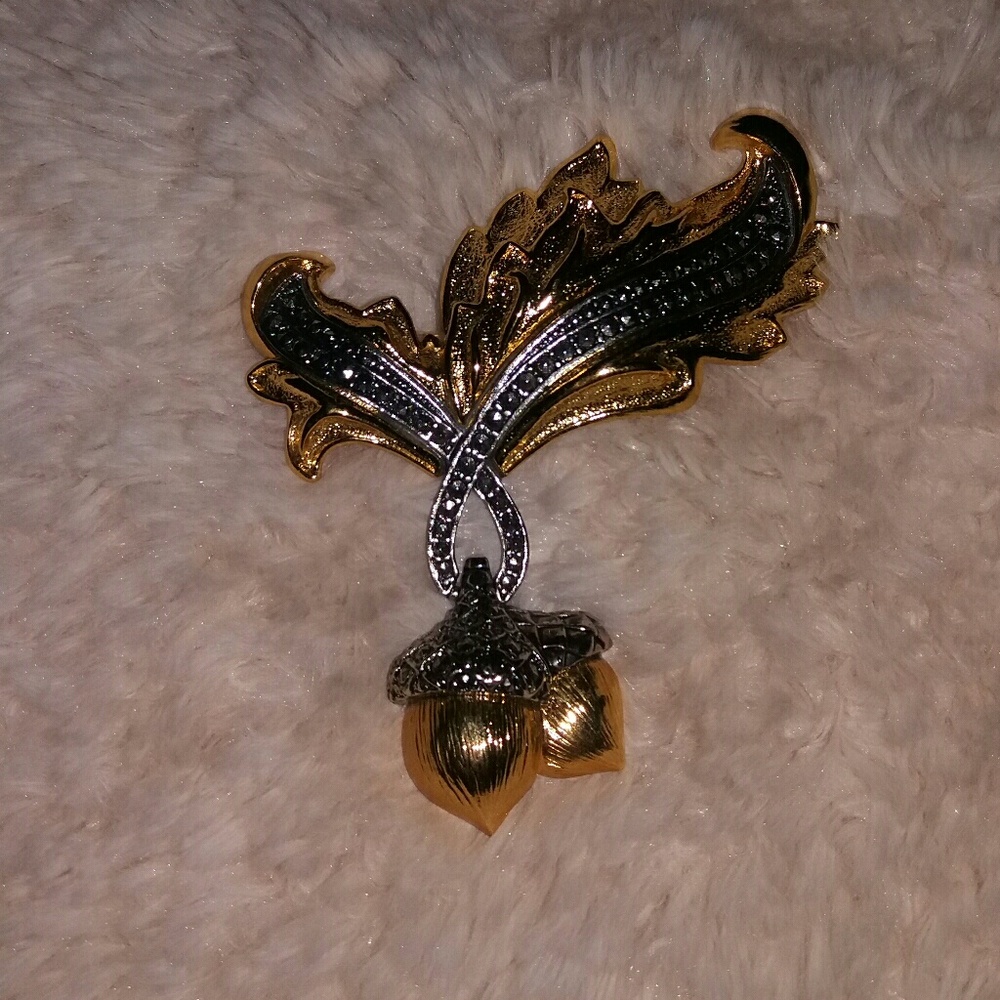 Beautiful acorn brooch