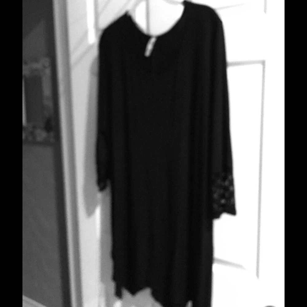 Black tunic with handkerchief hem and lace sleeves