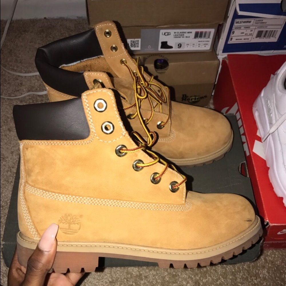 Timberlands size 7y in boys
