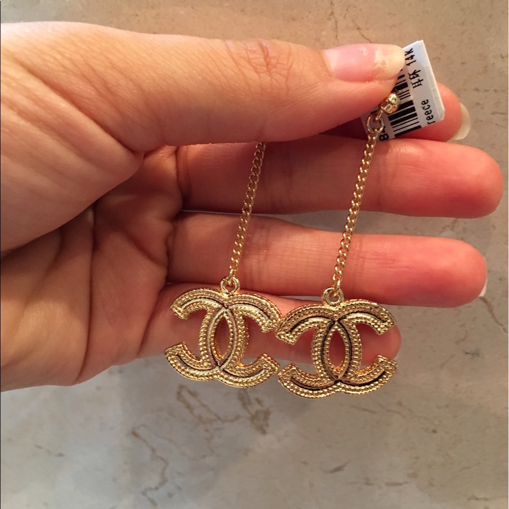 Chanel Gold Dangle Earring