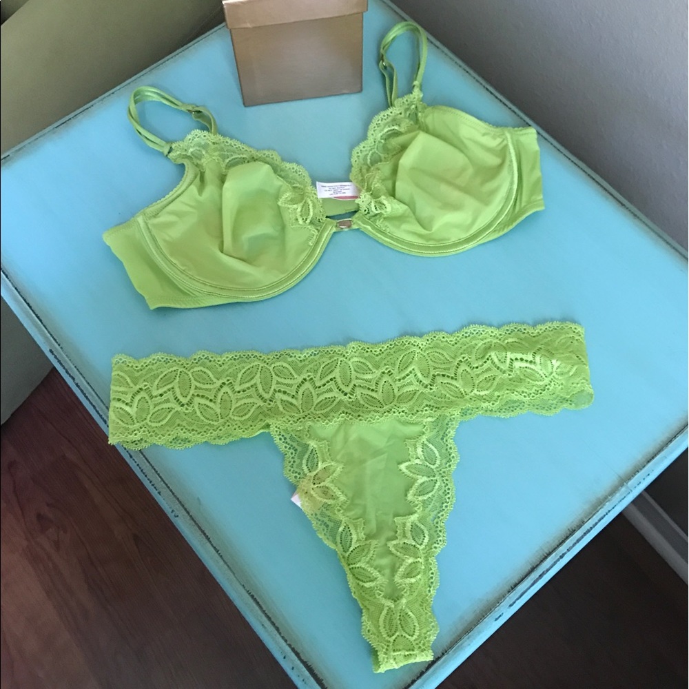 🚫SOLD🚫Victoria's Secret Set