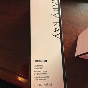 Mary Kay Timewise  age-fighting moisturizer