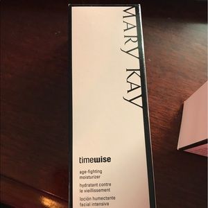 Mary Kay Timewise  age-fighting moisturizer