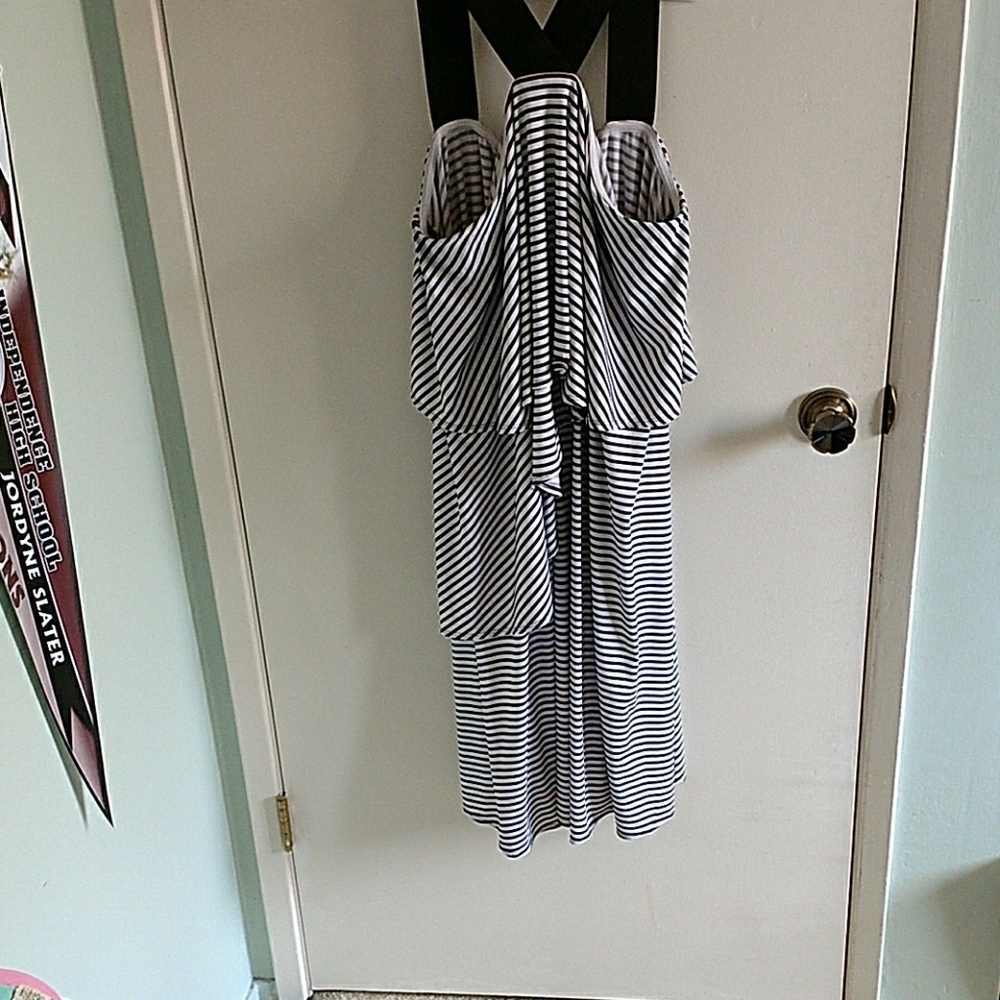 V-strap black and white dress
