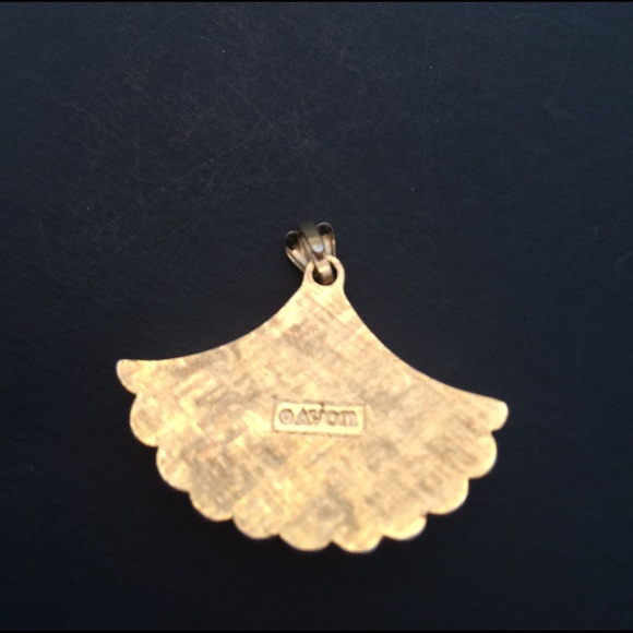 Beautiful Avon pedant - Picture 3 of 4