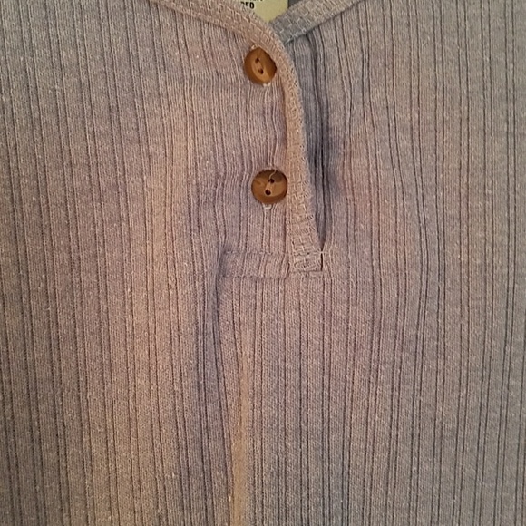 2 - SHORT SLEEVE BUTTON FRONT SHIRTS - Picture 3 of 3