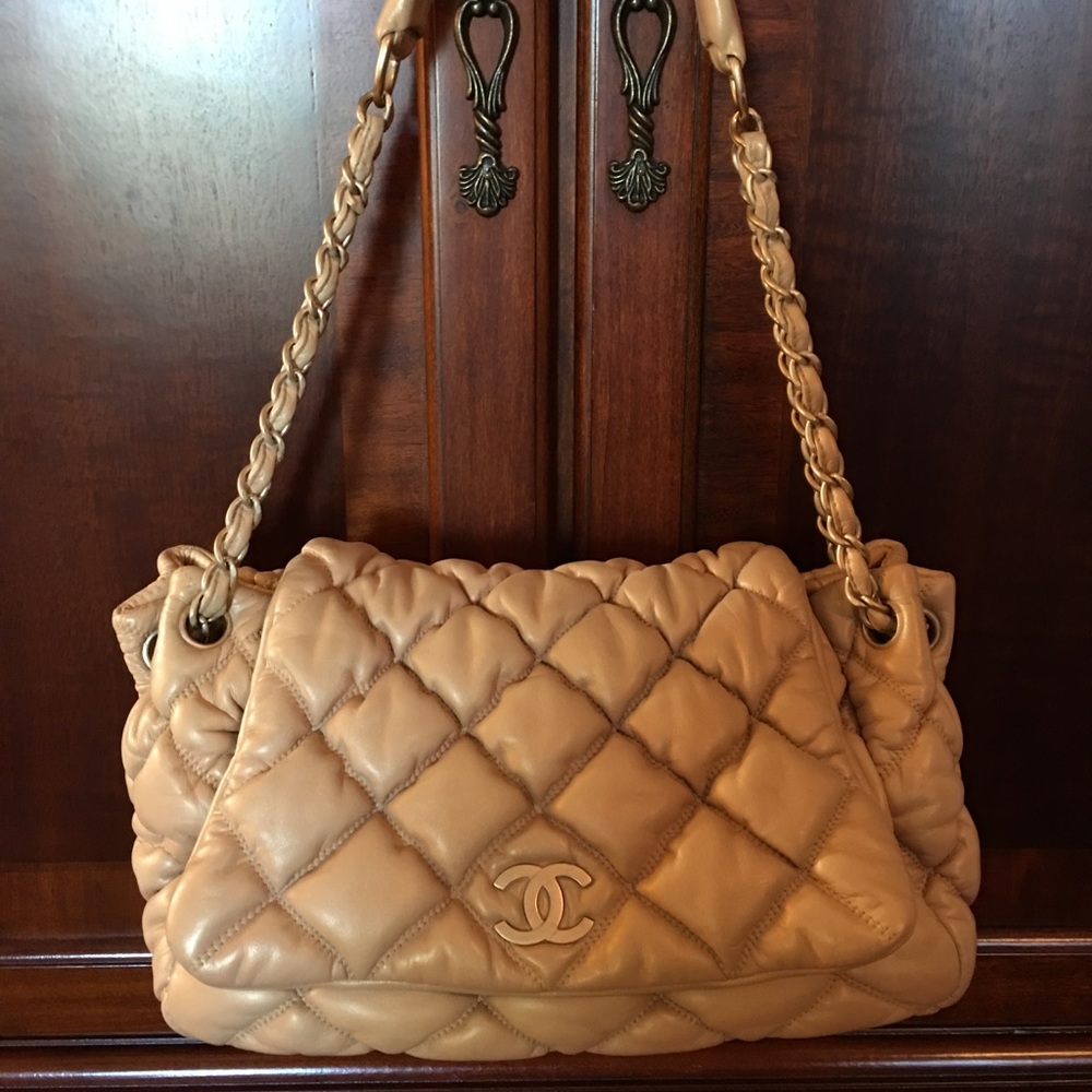 Authentic Chanel bubble in Champagne