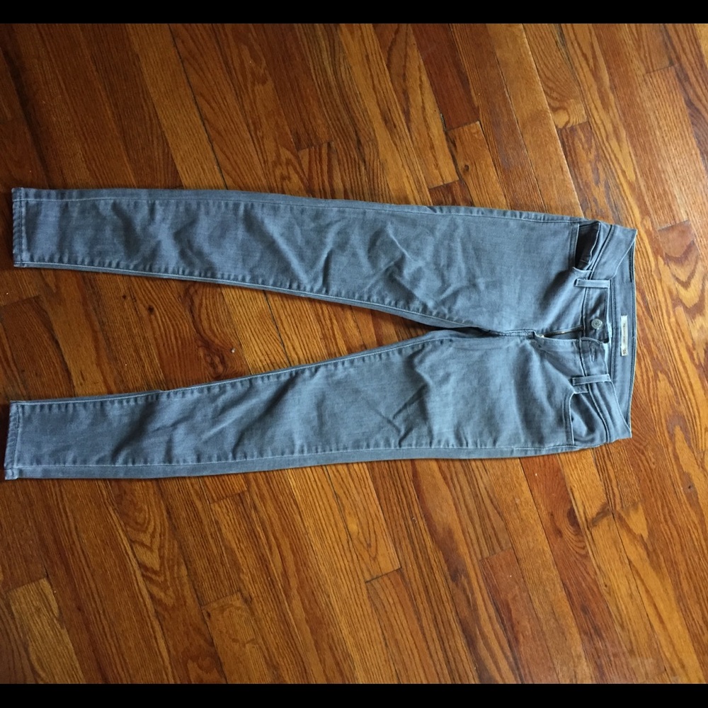 Grey Levi's super skinny jeans 👖