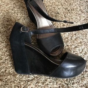 /Kenneth Cole Reaction/ wedges