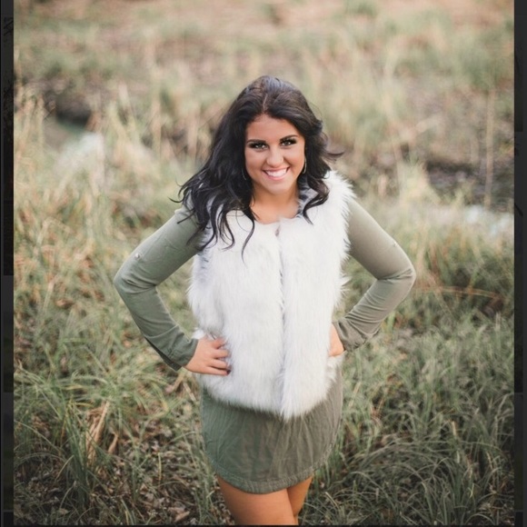 Beautiful faux fur vest - Picture 4 of 4