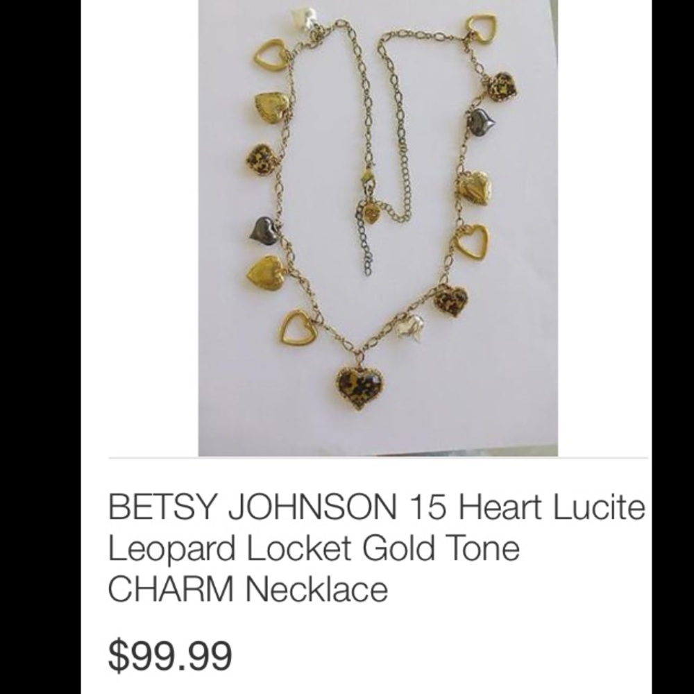 ✨Betsey Johnson Heart Charmed Necklace ✨
