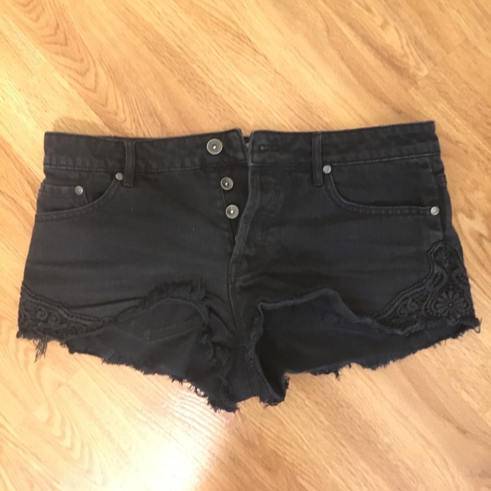 Roxy cut off jean shorts w/ crochet detail- black