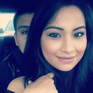 Meet your Posher, Abril