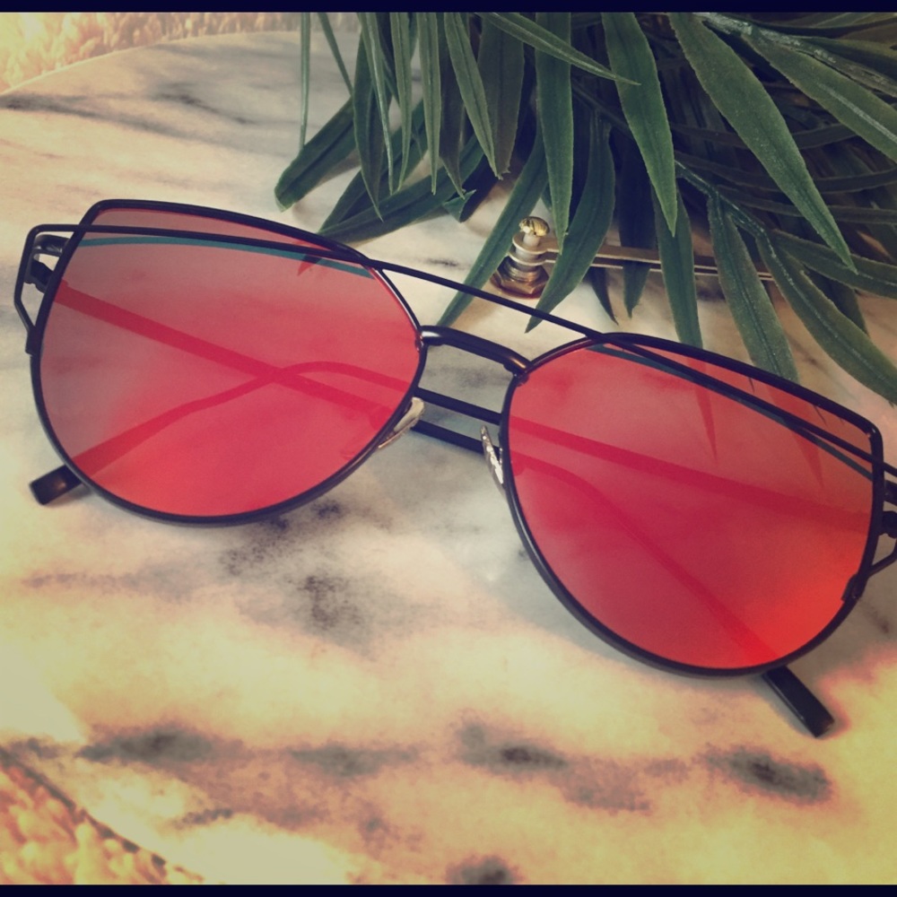 Just-In: Red and Black Mirrored Sunglasses