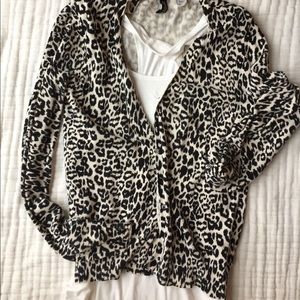 Snow leopard print long sleeve sweater H&M Size 8