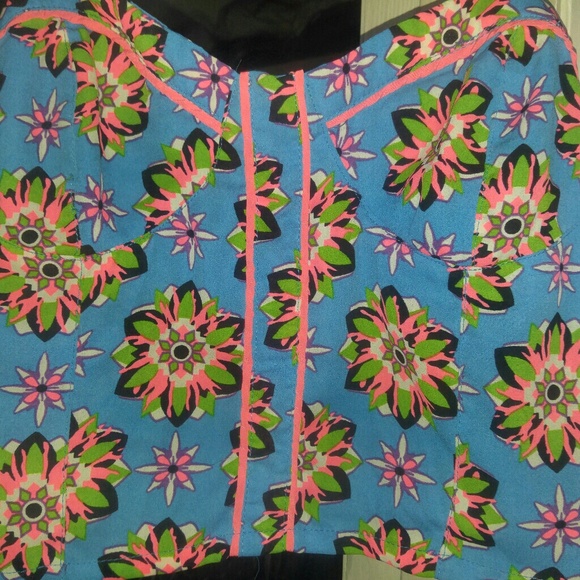 Flying Tomato Crop Top - Picture 3 of 3