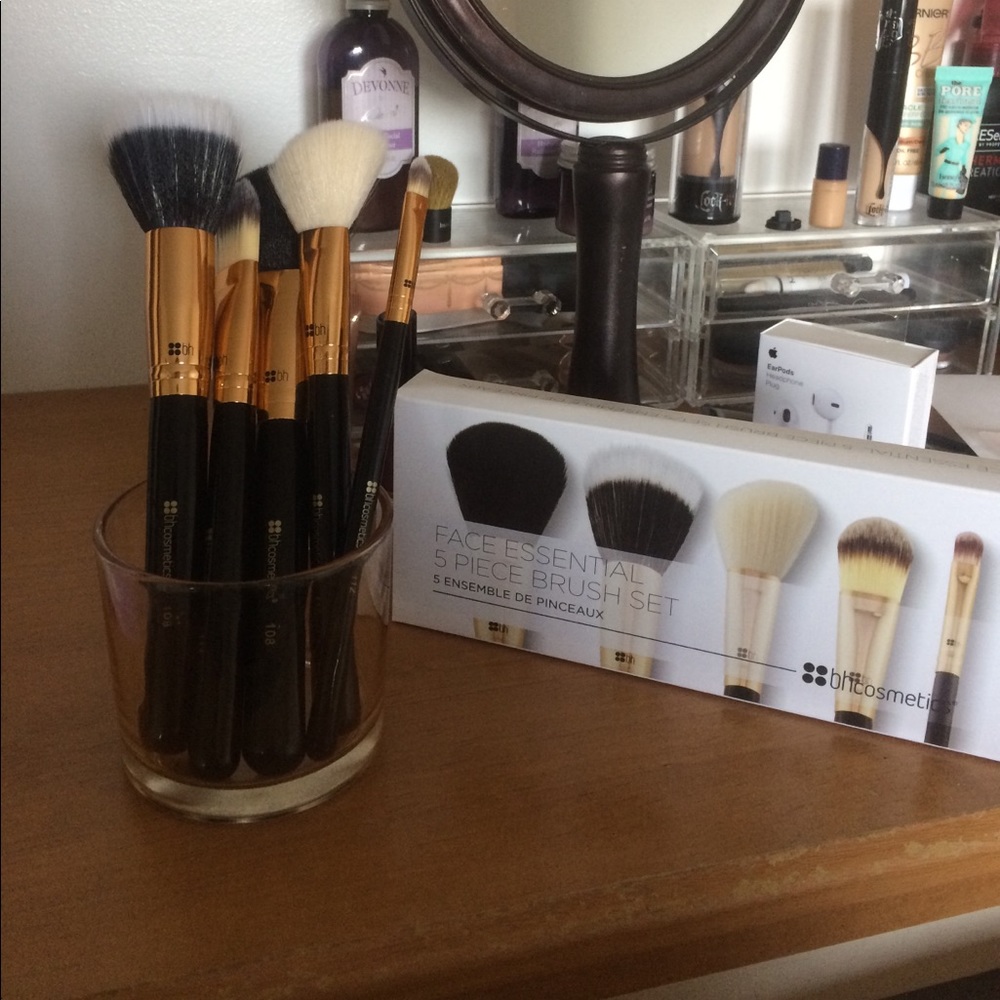 BH Cosmetics Face Essential 5 Piece Brush Set!
