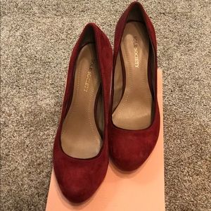 Red platforms. Heel: 4". Almost new.