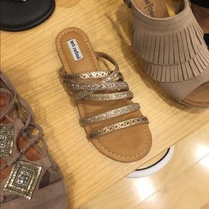 Hurry buy✨Not Rated sandals