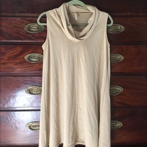 Sleeveless tunic