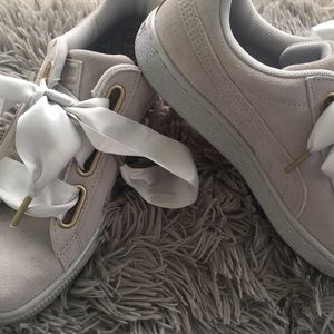 NIB Women's Puma Suede Sneakers. SATIN LACES .
