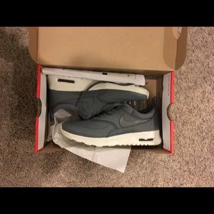Nike air max thea shoes size 5.5
