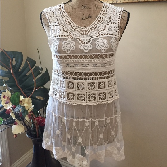 boutique Tops - 🍒🍒Boutique delicate crochet and lace BOHO top