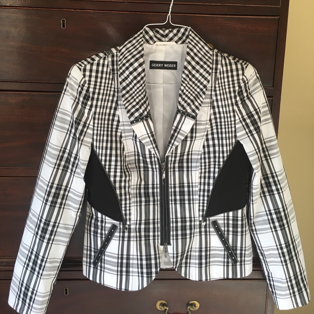 Gerry Weber spring jacket with sparkle detail.
