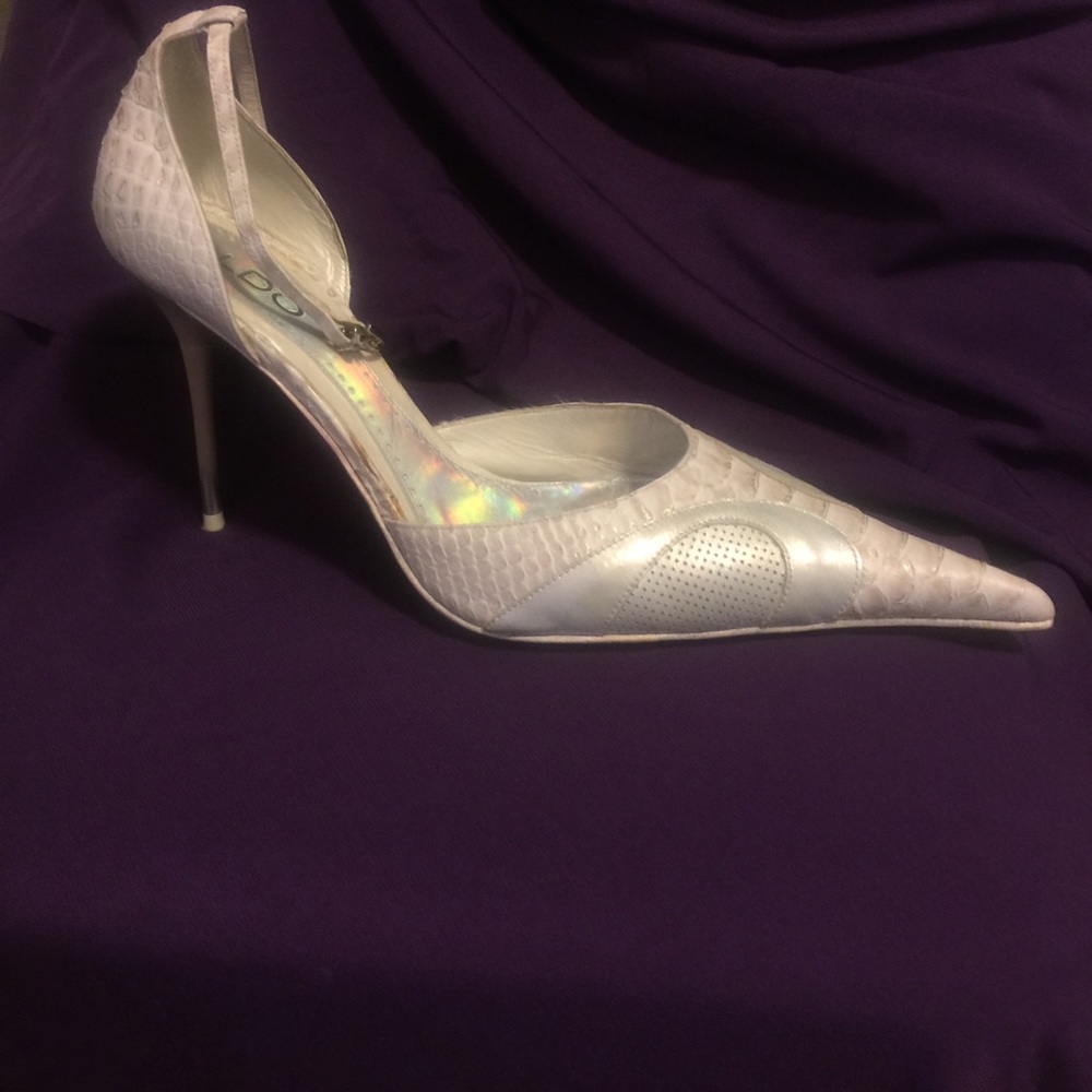 Shoes - Picture 2 of 6