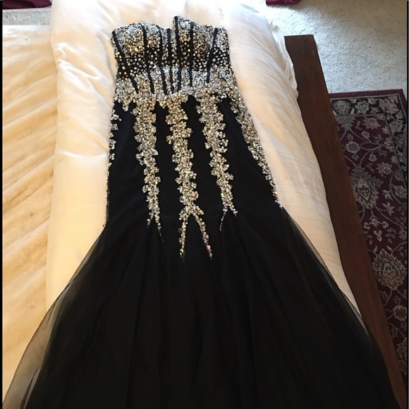 Absolutely stunning black sequined dress! - Picture 2 of 2