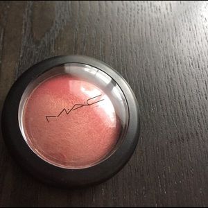 MAC blush petal power