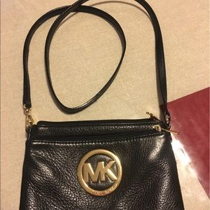 Micheal kors crossbody bay