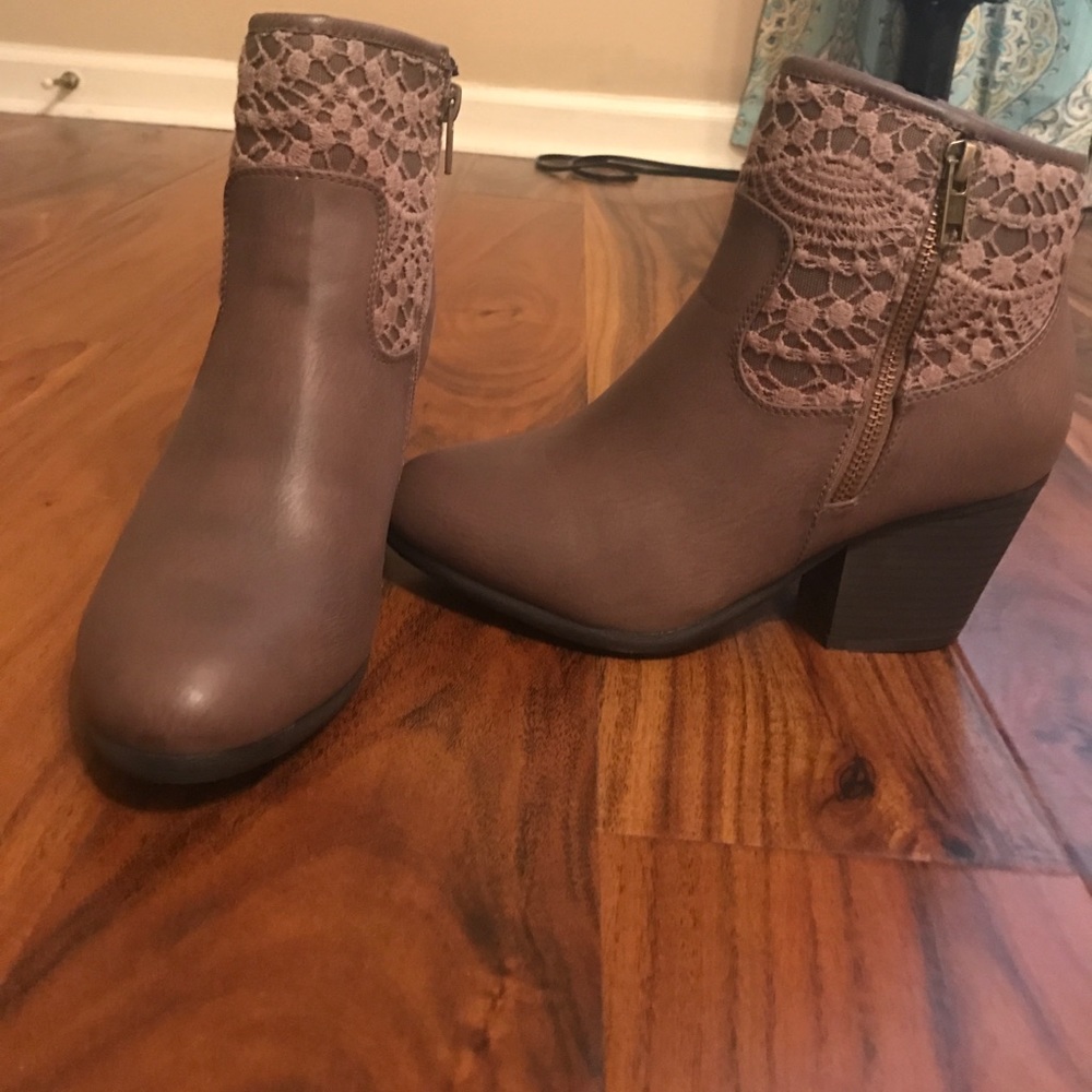 Size 6.5 brown lace booties