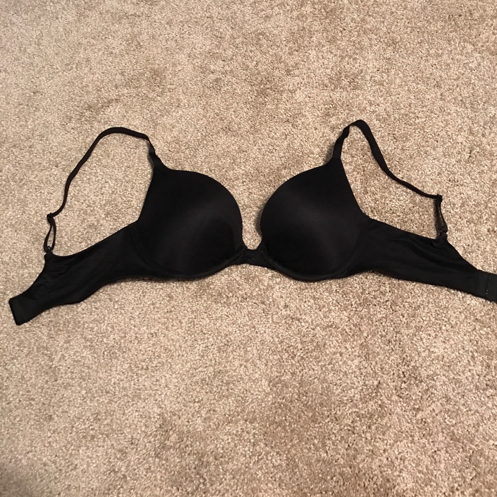 Victoria's Secret black bra EXCELLENT CONDITION
