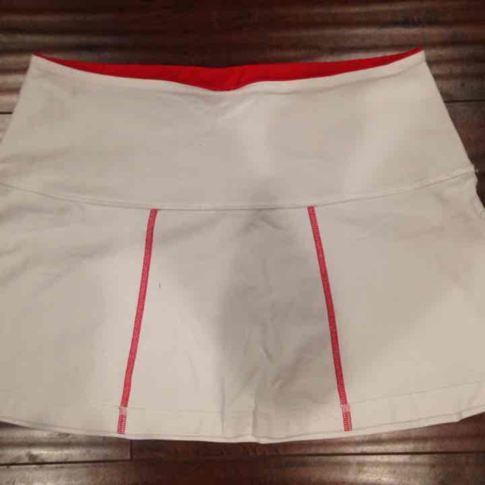 Lululemon skirt size 8